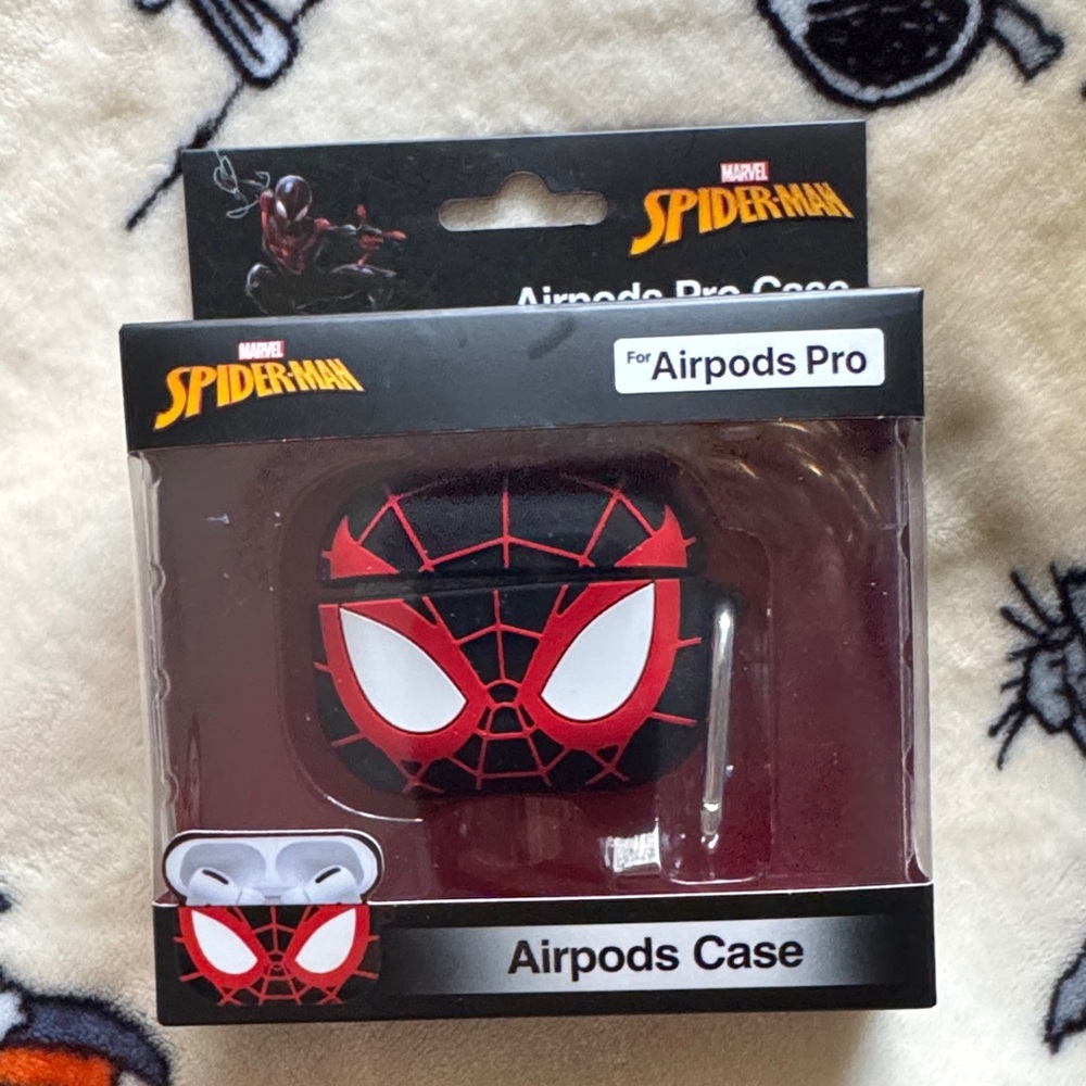 Marvel Spider-Man AirPods Pro Case in Red and Black